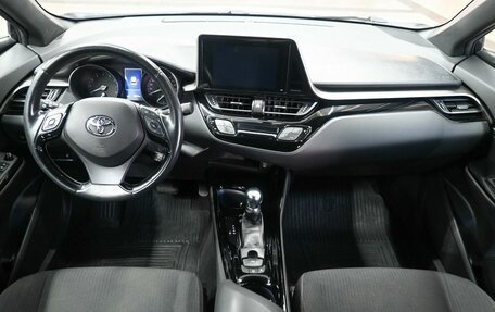 Toyota C-HR I рестайлинг, 2018 год, 2 279 900 рублей, 8 фотография
