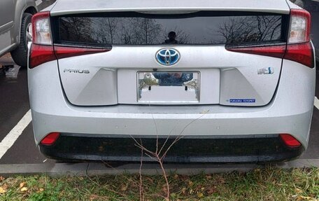 Toyota Prius IV XW50, 2019 год, 1 300 000 рублей, 2 фотография