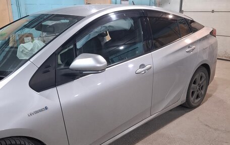 Toyota Prius IV XW50, 2019 год, 1 300 000 рублей, 5 фотография