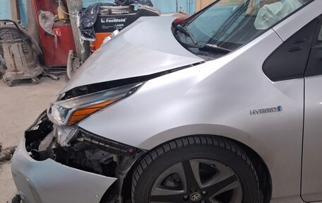 Toyota Prius IV XW50, 2019 год, 1 300 000 рублей, 4 фотография
