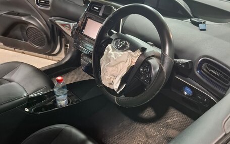 Toyota Prius IV XW50, 2019 год, 1 300 000 рублей, 6 фотография