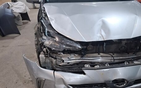 Toyota Prius IV XW50, 2019 год, 1 300 000 рублей, 8 фотография