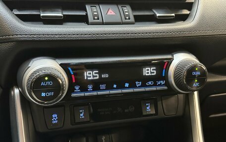 Toyota RAV4, 2021 год, 3 700 000 рублей, 7 фотография