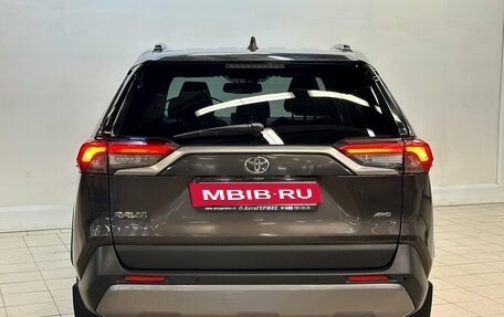 Toyota RAV4, 2021 год, 3 700 000 рублей, 3 фотография