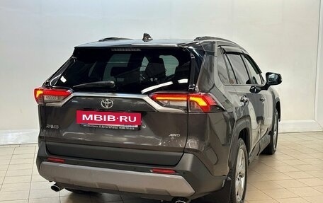 Toyota RAV4, 2021 год, 3 700 000 рублей, 4 фотография