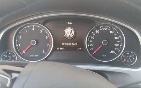 Volkswagen Touareg III, 2015 год, 2 400 000 рублей, 3 фотография