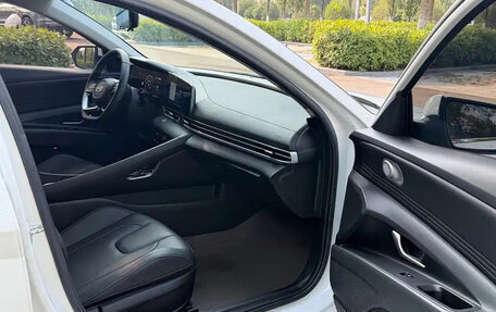 Hyundai Elantra, 2023 год, 1 610 000 рублей, 11 фотография