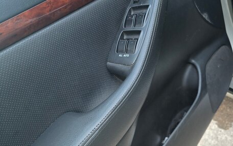 Toyota Avensis III рестайлинг, 2004 год, 550 000 рублей, 10 фотография