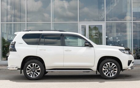Toyota Land Cruiser Prado 150 рестайлинг 2, 2021 год, 9 500 000 рублей, 5 фотография