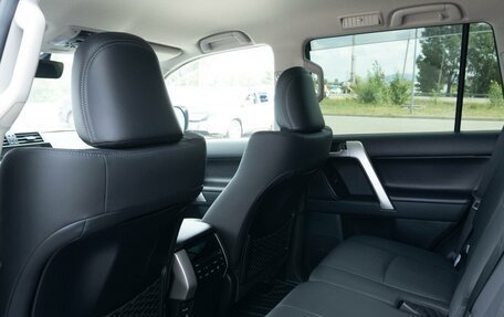 Toyota Land Cruiser Prado 150 рестайлинг 2, 2021 год, 9 500 000 рублей, 16 фотография