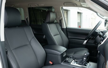 Toyota Land Cruiser Prado 150 рестайлинг 2, 2021 год, 9 500 000 рублей, 13 фотография