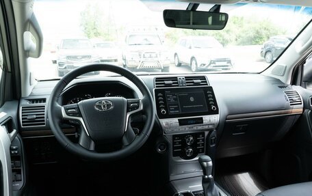 Toyota Land Cruiser Prado 150 рестайлинг 2, 2021 год, 9 500 000 рублей, 11 фотография