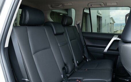Toyota Land Cruiser Prado 150 рестайлинг 2, 2021 год, 9 500 000 рублей, 12 фотография