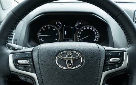 Toyota Land Cruiser Prado 150 рестайлинг 2, 2021 год, 9 500 000 рублей, 22 фотография