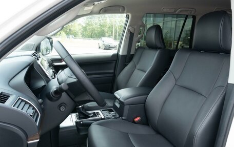 Toyota Land Cruiser Prado 150 рестайлинг 2, 2021 год, 9 500 000 рублей, 15 фотография