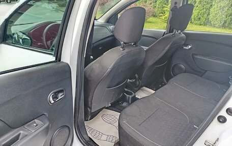 Renault Logan II, 2018 год, 850 000 рублей, 11 фотография