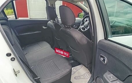 Renault Logan II, 2018 год, 850 000 рублей, 10 фотография