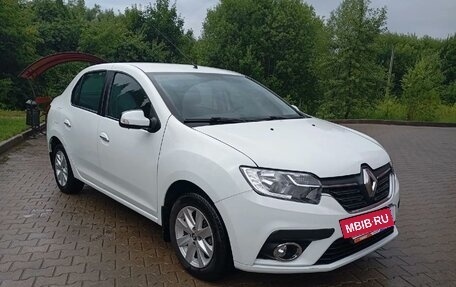 Renault Logan II, 2018 год, 850 000 рублей, 2 фотография