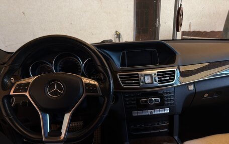 Mercedes-Benz E-Класс, 2014 год, 1 820 000 рублей, 6 фотография