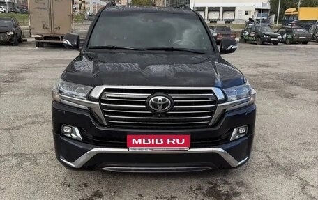 Toyota Land Cruiser 200, 2017 год, 5 000 000 рублей, 1 фотография
