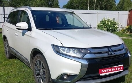 Mitsubishi Outlander III рестайлинг 3, 2017 год, 1 900 000 рублей, 4 фотография