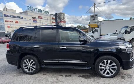 Toyota Land Cruiser 200, 2017 год, 5 000 000 рублей, 2 фотография