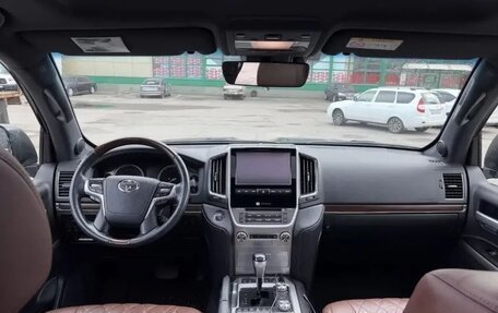 Toyota Land Cruiser 200, 2017 год, 5 000 000 рублей, 6 фотография