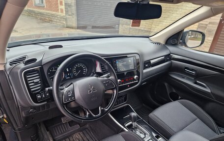 Mitsubishi Outlander III рестайлинг 3, 2021 год, 2 250 000 рублей, 2 фотография