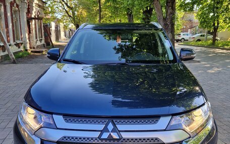 Mitsubishi Outlander III рестайлинг 3, 2021 год, 2 250 000 рублей, 9 фотография