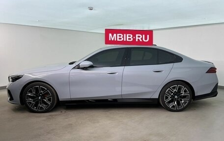 BMW 5 серия, 2025 год, 9 300 000 рублей, 2 фотография