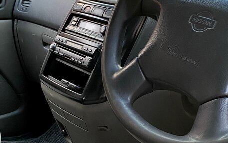 Nissan Elgrand I, 2001 год, 549 000 рублей, 14 фотография