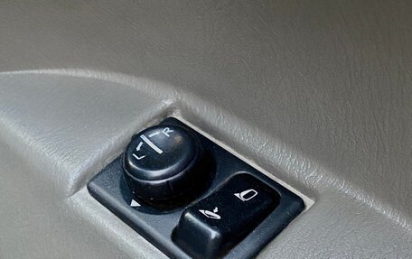 Nissan Elgrand I, 2001 год, 549 000 рублей, 19 фотография