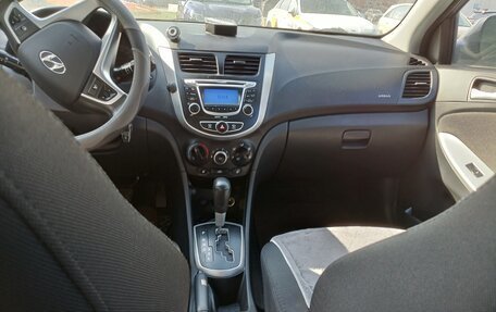 Hyundai Solaris II рестайлинг, 2013 год, 950 000 рублей, 3 фотография