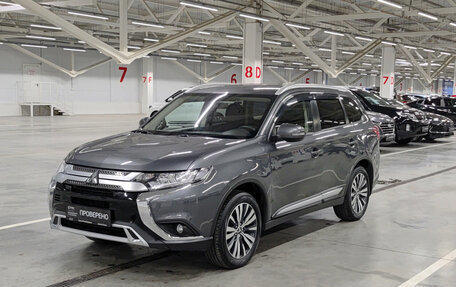 Mitsubishi Outlander III рестайлинг 3, 2020 год, 2 370 000 рублей, 1 фотография