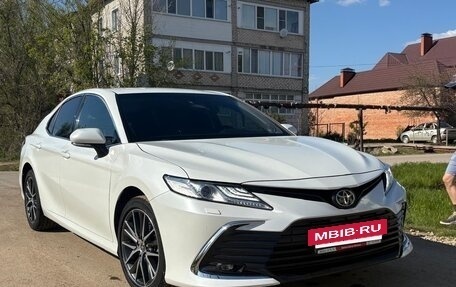 Toyota Camry, 2023 год, 4 500 000 рублей, 3 фотография