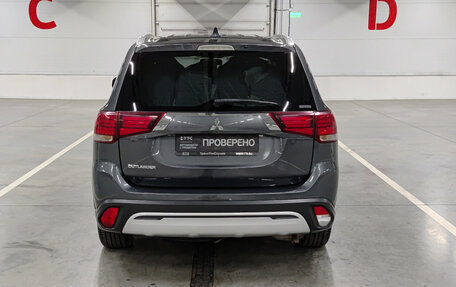 Mitsubishi Outlander III рестайлинг 3, 2020 год, 2 370 000 рублей, 7 фотография