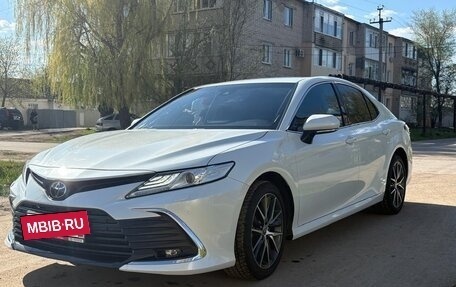 Toyota Camry, 2023 год, 4 500 000 рублей, 2 фотография