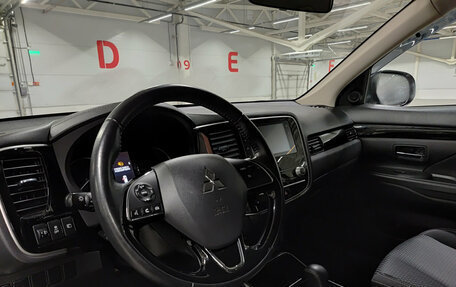 Mitsubishi Outlander III рестайлинг 3, 2020 год, 2 370 000 рублей, 20 фотография