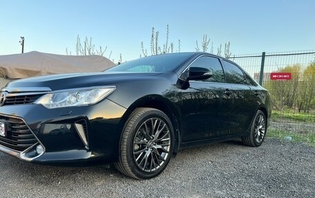 Toyota Camry, 2017 год, 2 390 000 рублей, 3 фотография