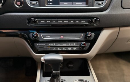 KIA Carnival III, 2019 год, 2 750 000 рублей, 7 фотография