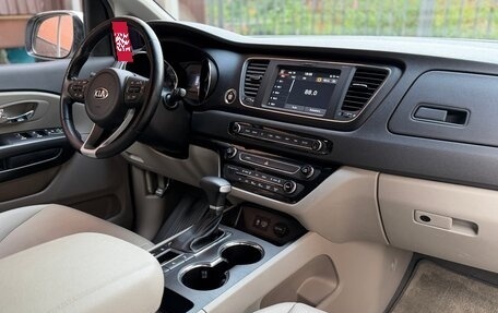 KIA Carnival III, 2019 год, 2 750 000 рублей, 6 фотография
