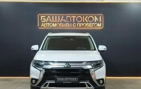 Mitsubishi Outlander III рестайлинг 3, 2020 год, 2 625 000 рублей, 2 фотография