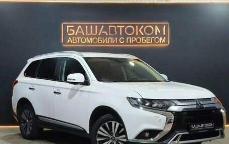 Mitsubishi Outlander III рестайлинг 3, 2020 год, 2 625 000 рублей, 3 фотография
