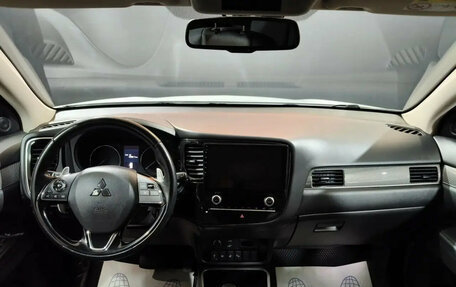 Mitsubishi Outlander III рестайлинг 3, 2020 год, 2 625 000 рублей, 8 фотография