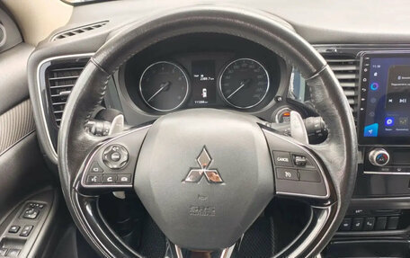 Mitsubishi Outlander III рестайлинг 3, 2020 год, 2 625 000 рублей, 11 фотография