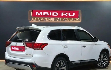 Mitsubishi Outlander III рестайлинг 3, 2020 год, 2 625 000 рублей, 4 фотография