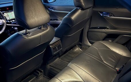 Toyota Camry, 2019 год, 3 100 000 рублей, 4 фотография