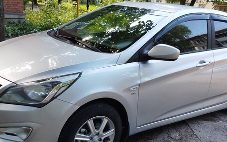 Hyundai Solaris II рестайлинг, 2015 год, 890 000 рублей, 3 фотография