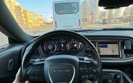 Dodge Challenger III рестайлинг 2, 2021 год, 4 900 000 рублей, 7 фотография