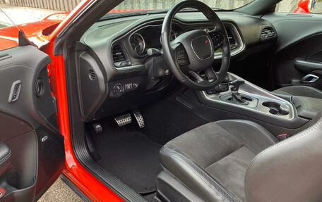 Dodge Challenger III рестайлинг 2, 2021 год, 4 900 000 рублей, 9 фотография